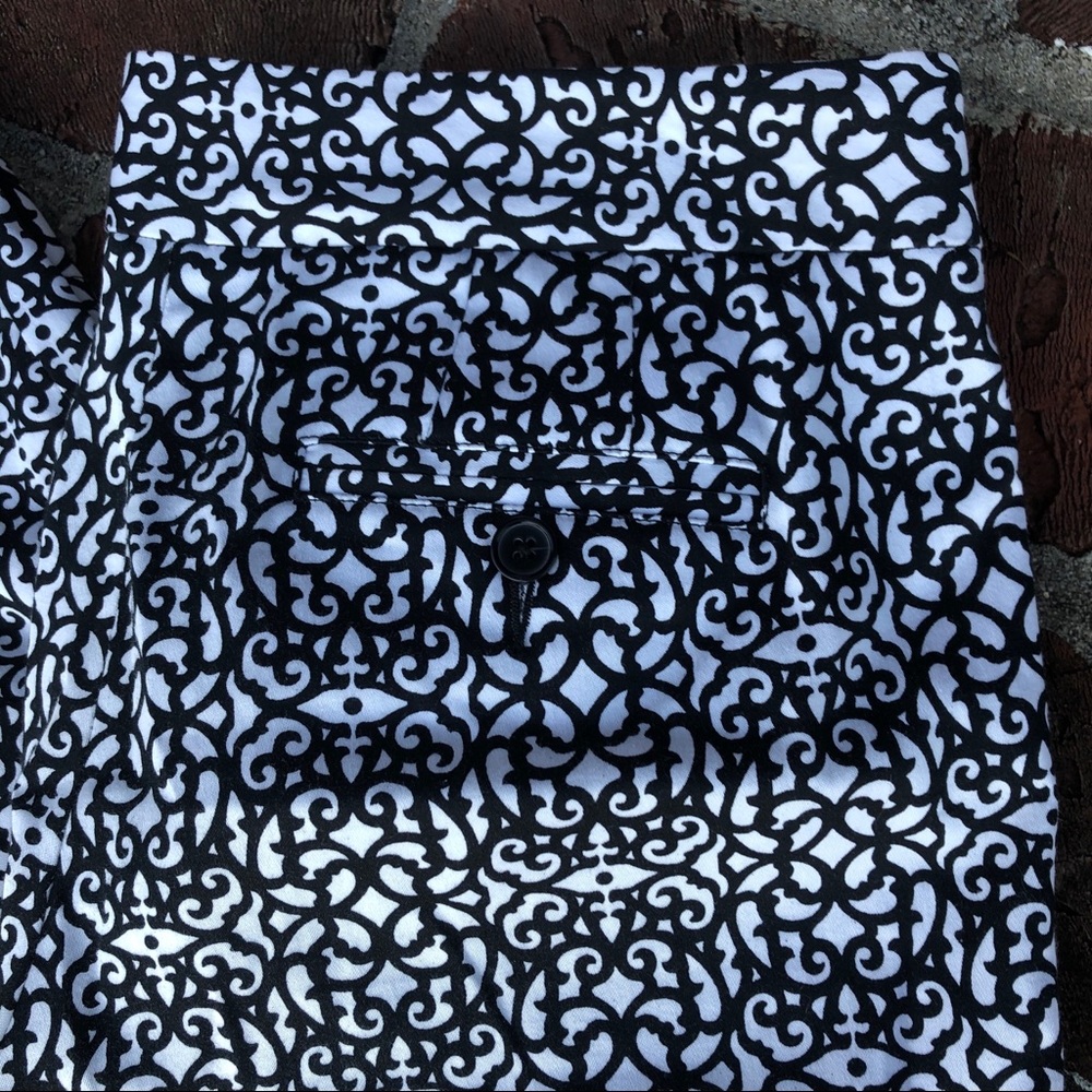 Laundry black and white Capri pants size 4